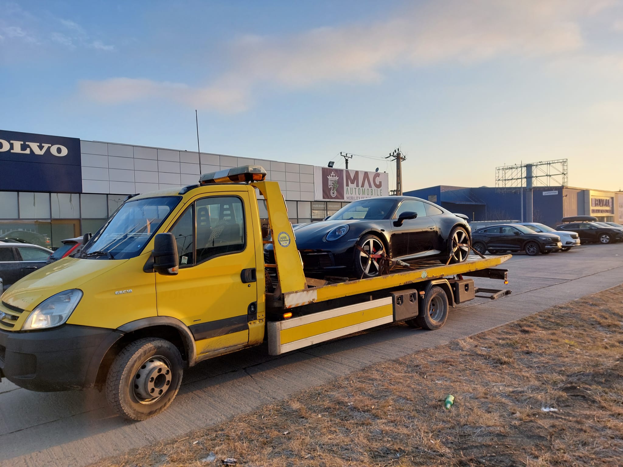 Încărcare autoturism pe platformă cu lift Iași NON STOP