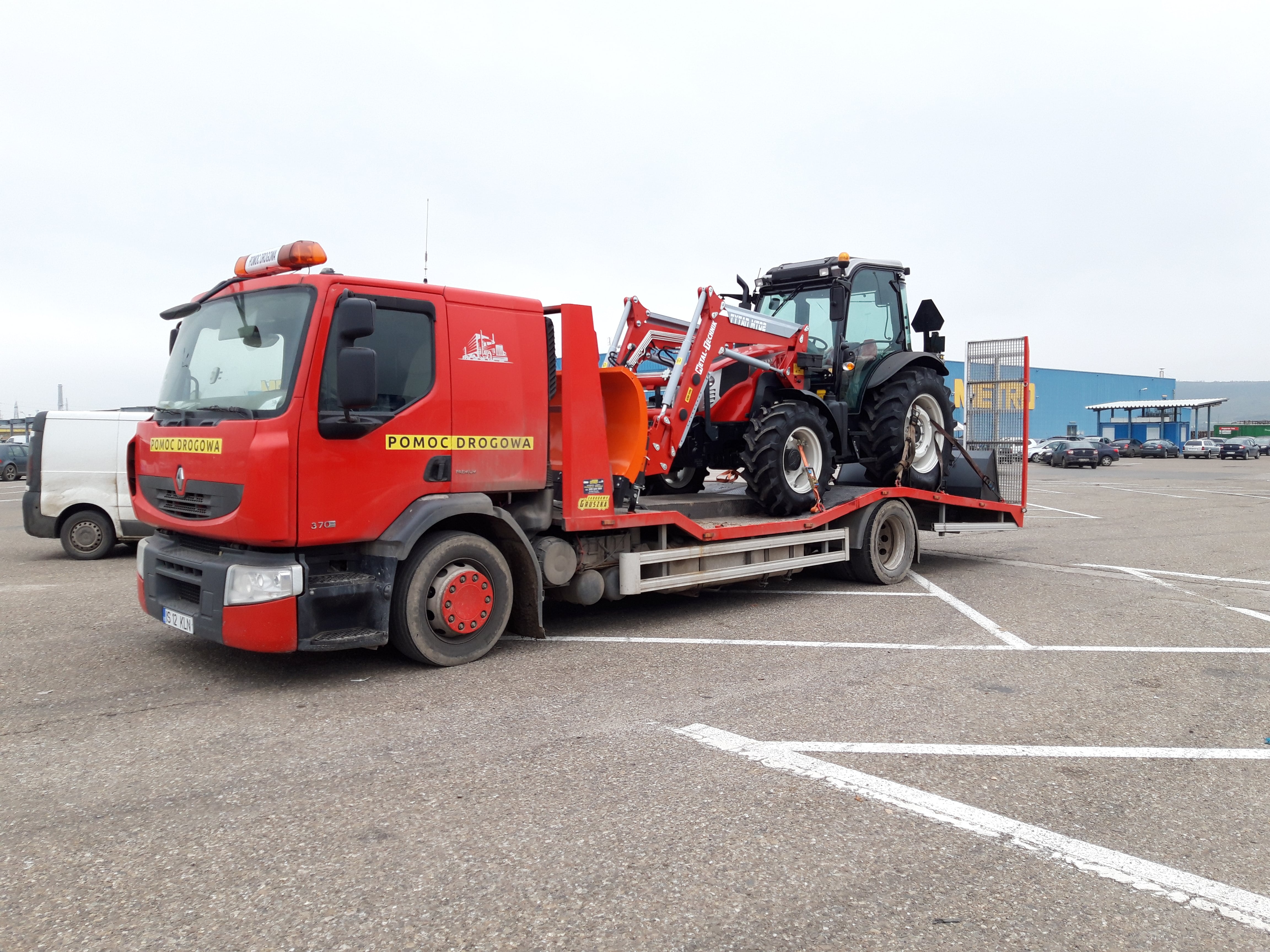 Transport buldozer pe platformă — relocare șantier Iași
