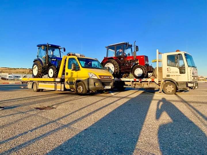 Transport utilaje de construcții pe drum național