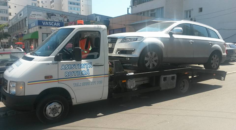 Tractare autoturism avariat pe platformă cu lift hidraulic Iași